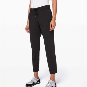Lululemon On The Fly 7/8 Pant in Black size 8